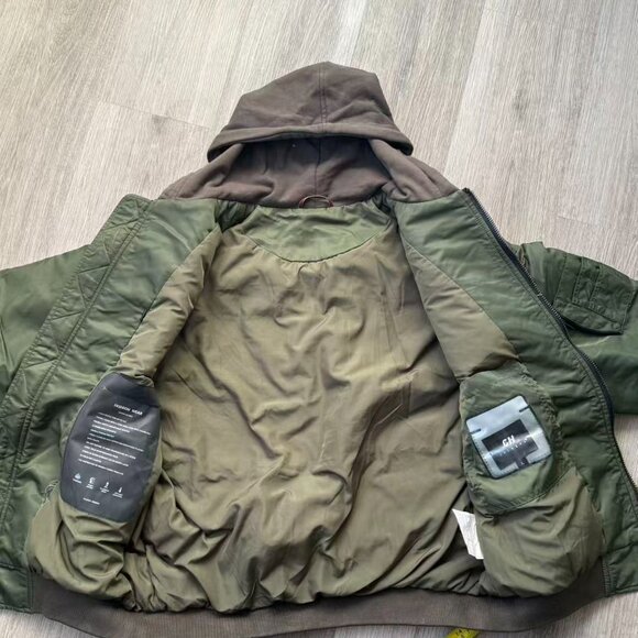 Men's Khaki and Green Jacket - Picture 4 of 8